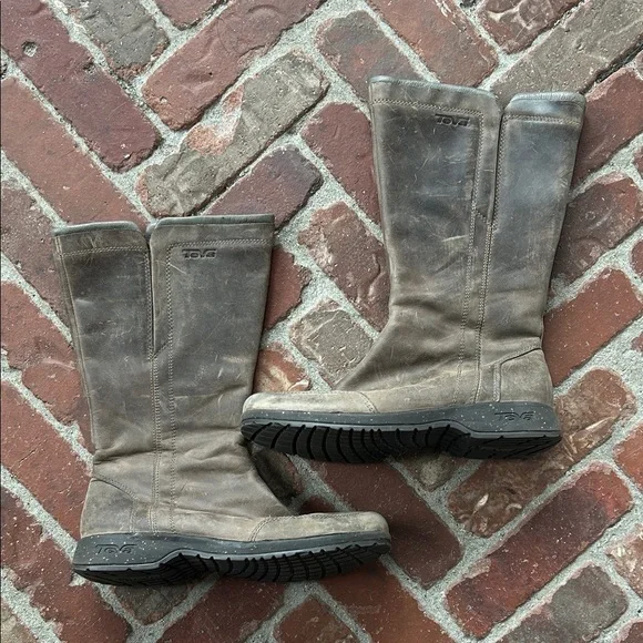 Teva Capistrano Brown Leather Boots - Picture 2 of 10